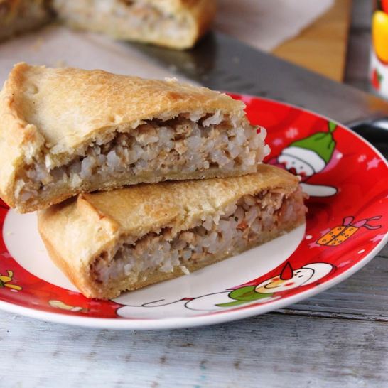 Рецепт пирога с рыбой и рисом