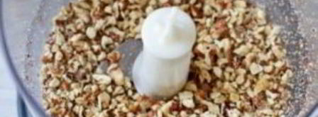 пирог с вареной сгущенкой и грецкими орехами. Шаг 2