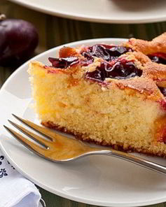 Пирог со сливами в мультиварке