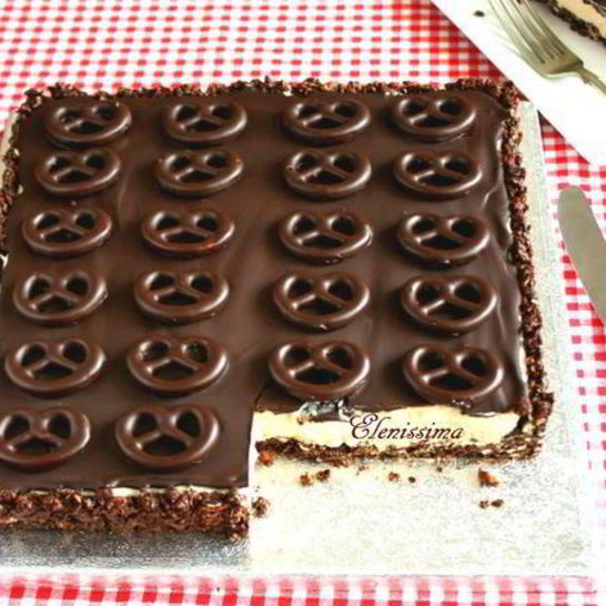 Рецепт шоколадного пирога с мини-бретцелями