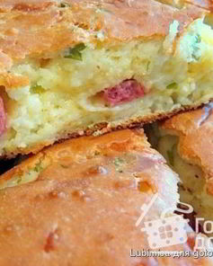 Сыроколбасный пирог