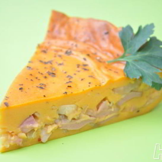 Рецепт томатного пирога с луком и колбасами