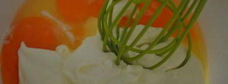 томатный пирог с луком и колбасами. Шаг 4