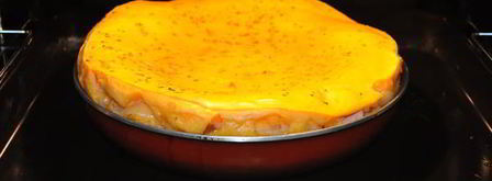 томатный пирог с луком и колбасами. Шаг 8