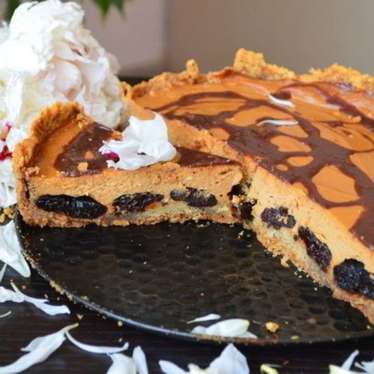 Рецепт творожно-карамельного пирог с черносливом