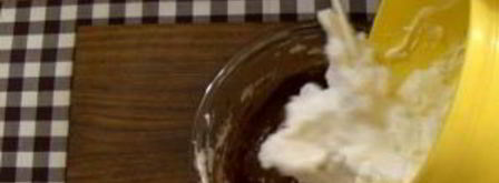 вкуснейший шоколадный пирог с творожными шариками. Шаг 4