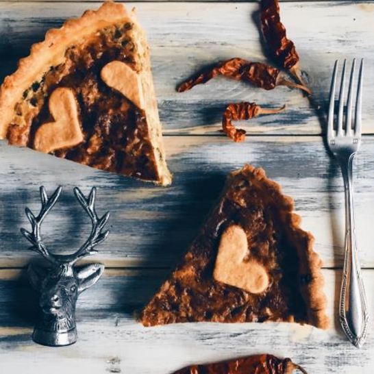 Рецепт впечатляющего пирога с луком-пореем и беконом