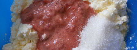 дрожжевые пирожки с творогом и клубникой. Шаг 5