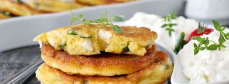 ленивые пирожки с яйцом и зеленым луком. Шаг 15