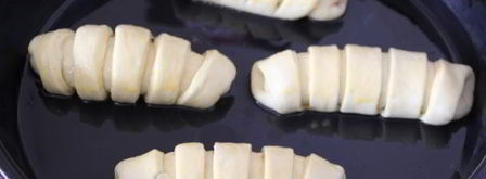 пирожки из дрожжевого теста с яблоками и повидлом. Шаг 15