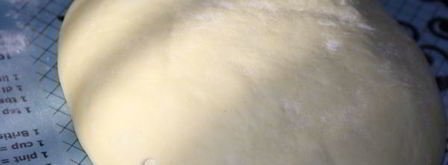 пирожки из дрожжевого теста с яблоками и повидлом. Шаг 10