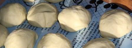 пирожки из дрожжевого теста с яблоками и повидлом. Шаг 11