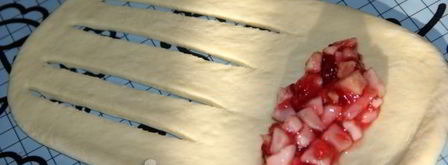 пирожки из дрожжевого теста с яблоками и повидлом. Шаг 12