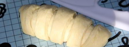 пирожки из дрожжевого теста с яблоками и повидлом. Шаг 13