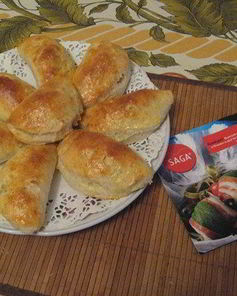 Пирожки из творожного теста с яблоками и сахаром