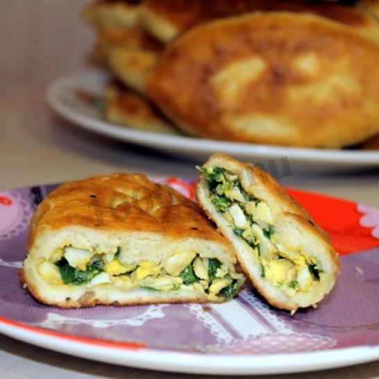 Рецепт пирожков на кефире с зеленым луком и яйцом