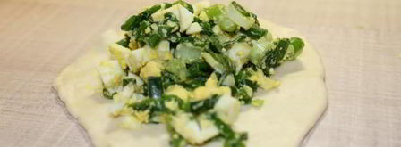 пирожки на кефире с зеленым луком и яйцом. Шаг 17