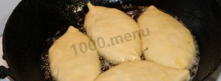 пирожки на кефире с зеленым луком и яйцом. Шаг 21