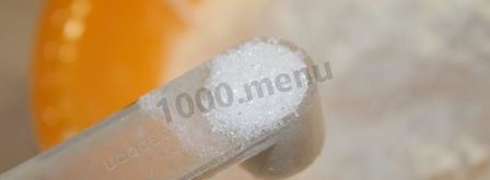 пирожки на кефире с зеленым луком и яйцом. Шаг 4