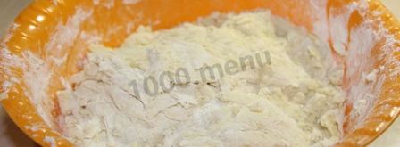 пирожки на кефире с зеленым луком и яйцом. Шаг 7