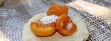 пирожки с абрикосами в духовке. Шаг 17