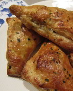 Пирожки с фаршем из слоеного теста