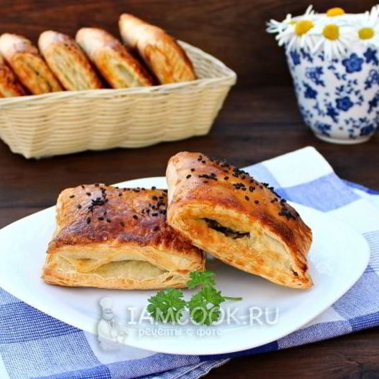 Рецепт пирожков с грибами из слоеного теста