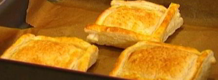 пирожки с козьим сыром, помидорами и базиликом. Шаг 4