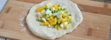 пирожки с луком на кефире. Шаг 10