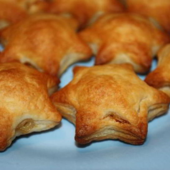 Рецепт пирожков с рыбой из слоеного теста