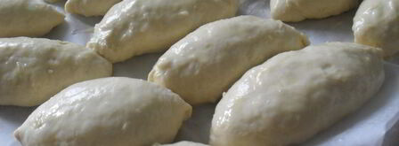 пирожки с зеленым луком и яйцом. Шаг 4