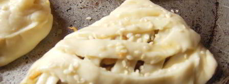 плетеные пирожки из творожного теста. Шаг 10