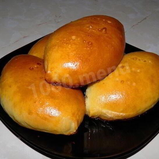 Рецепт сдобных дрожжевых пирожков с яйцом и луком