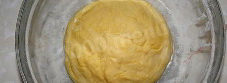 сдобные дрожжевые пирожки с яйцом и луком. Шаг 11