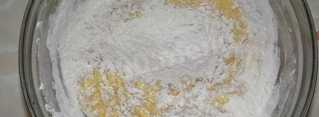 сдобные дрожжевые пирожки с яйцом и луком. Шаг 10