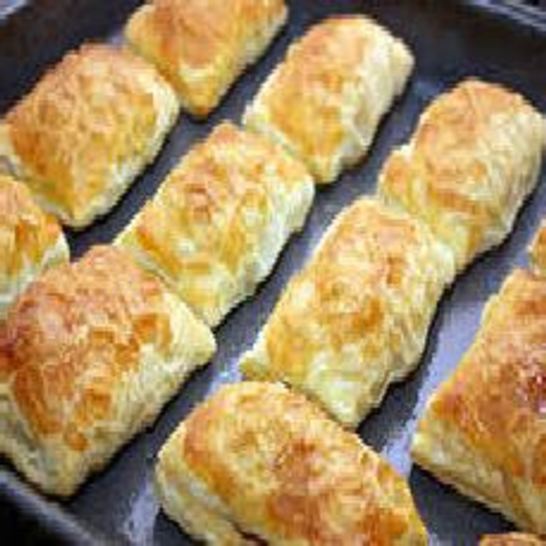 Рецепт слоеных пирожков с творогом и ветчиной