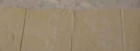 слоеные пирожки с вишнево-кокосовой начинкой. Шаг 3