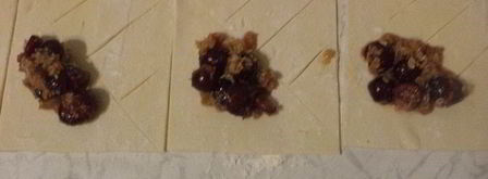 слоеные пирожки с вишнево-кокосовой начинкой. Шаг 4