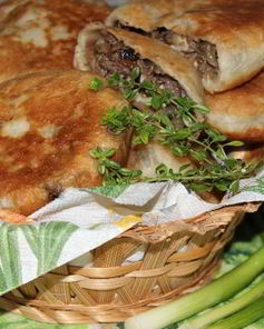 Жареные пирожки с баклажанами мясом и грибами