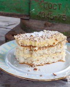 Бисквитное пирожное с масляно-ореховым кремом