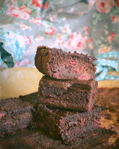 Брауни с малиной на пиве