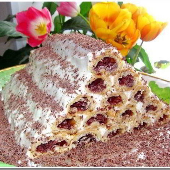 Рецепт медовых пирожных с вишнями