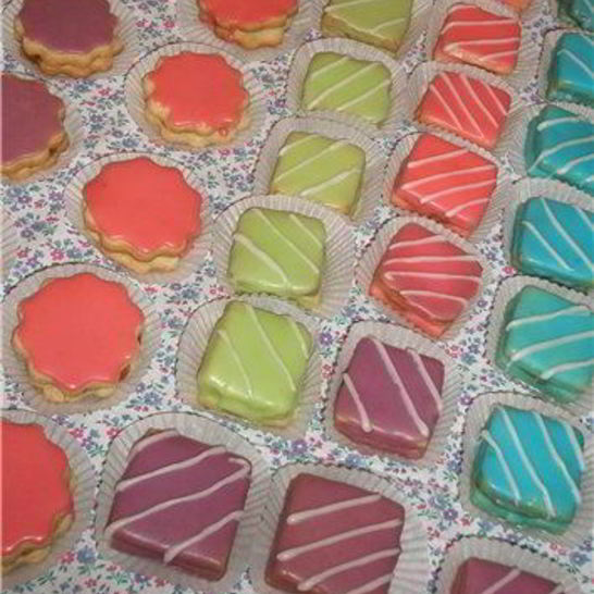 Рецепт песочных пирожных с глазурью