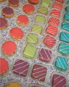 Песочные пирожные с глазурью