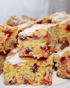 Пирожное с клюквой