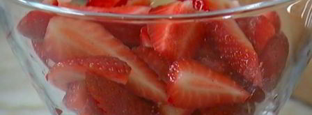 пирожные с кремом из маскарпоне, клубникой и базиликом. Шаг 10