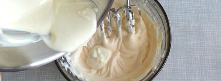 шоколадные брауни со сливочным сыром маскарпоне и свежими ягодами. Шаг 7