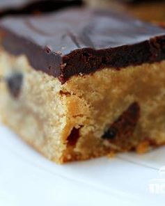 Шоколадные пирожные с арахисовым маслом и орехами пекан