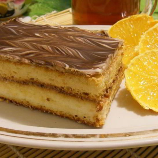 Рецепт сметанного пирожного с вареной сгущенкой