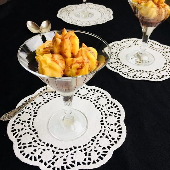 Рецепт заварных пирожных с кремом и шоколадным соусом